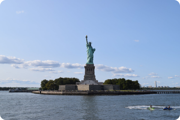 statue-of-liberty-ellis-lsland-immigration-museum-new-york